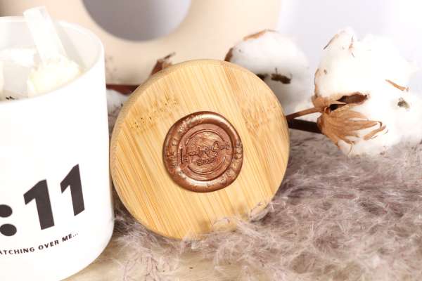 11:11 angel numbers kaars met seleniet, rozen en lavendel verkrijgbaar in verschillende geuren - Afbeelding 2