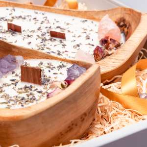 Glanzende witte cadeau box gevuld dough bowl kaarsen met edelstenen