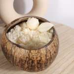 Kokosnoot bowl met witte waxmelts bloemen - Afbeelding 2