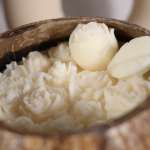 Kokosnoot bowl met witte waxmelts bloemen - Afbeelding 5