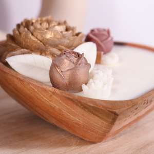 Hartvormige dough bowl met bloemen