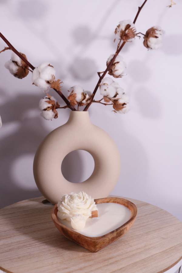 Hartvormige bowl met witte waxmelts bloemen - Afbeelding 5