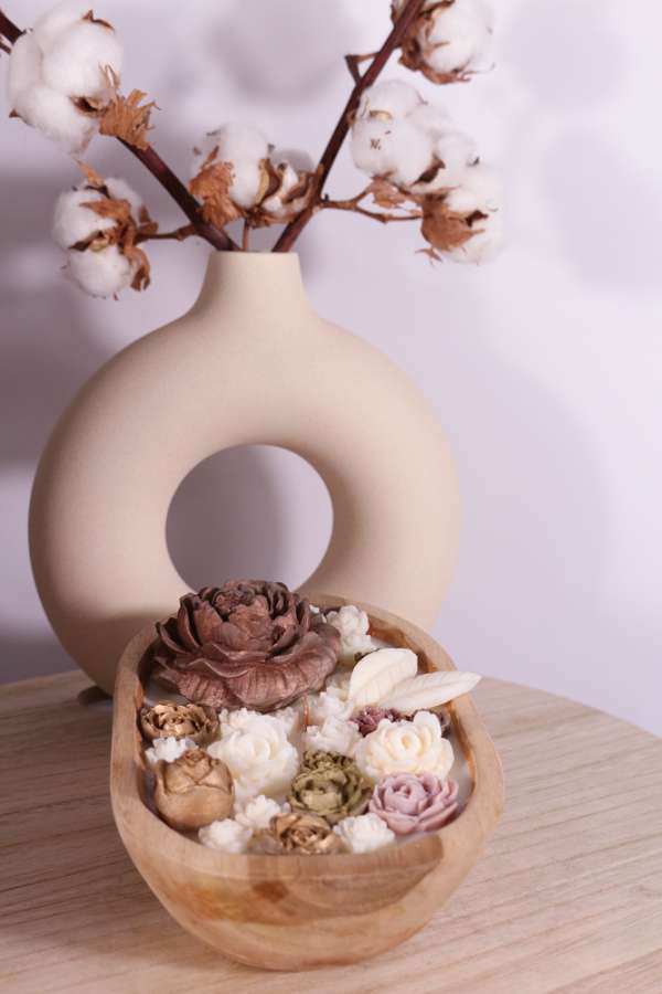Ovale Dough bowl met bloemen gemaakt van smelt wax - Afbeelding 3