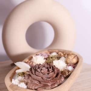 Ovale Dough bowl met bloemen gemaakt van smelt wax