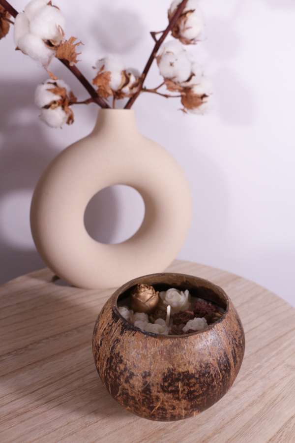 Kokosnoot met waxmelts goudkleurige bloemen - Afbeelding 5