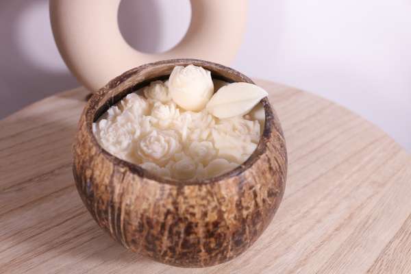 Kokosnoot bowl met witte waxmelts bloemen - Afbeelding 7
