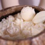 Kokosnoot bowl met witte waxmelts bloemen - Afbeelding 6