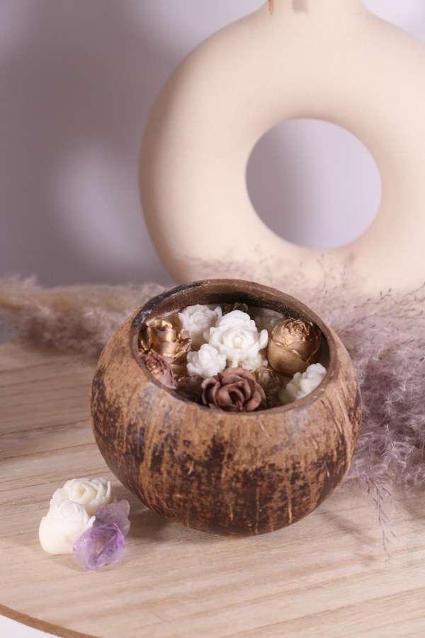 Kokosnoot met waxmelts goudkleurige bloemen - Afbeelding 7