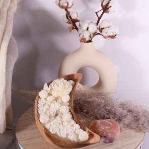 Balinese Halve maan dough bowl met romantische smelt bloemen