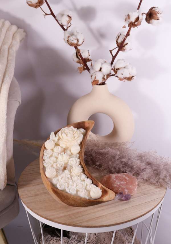 Balinese Halve maan dough bowl met romantische smelt bloemen