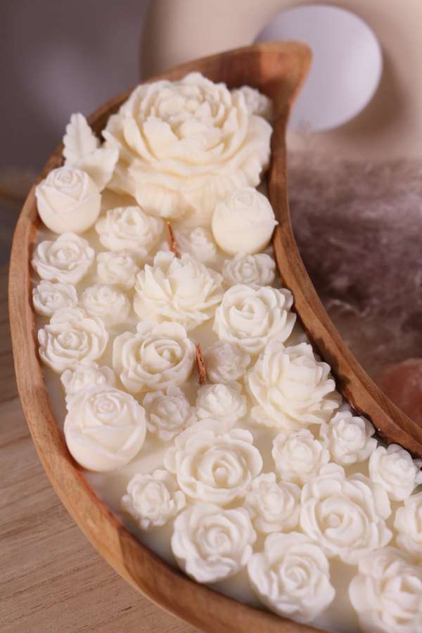 Balinese Halve maan dough bowl met romantische smelt bloemen - Afbeelding 7